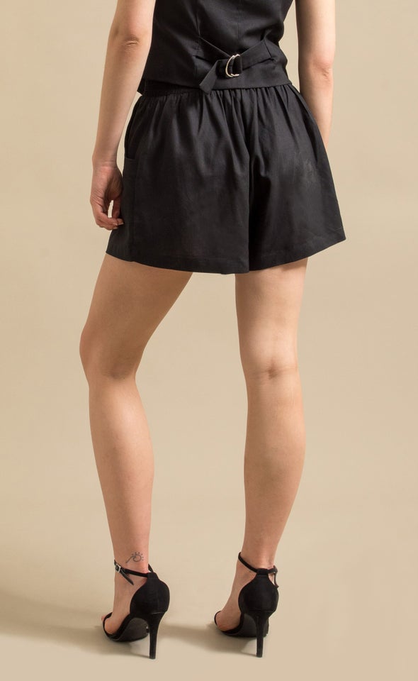 Curved Pocket Elastic Waist Shorts Black