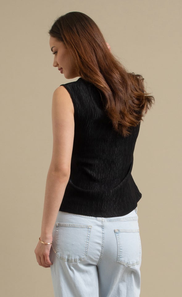 Plisse Keyhole Detail Shell Top Black