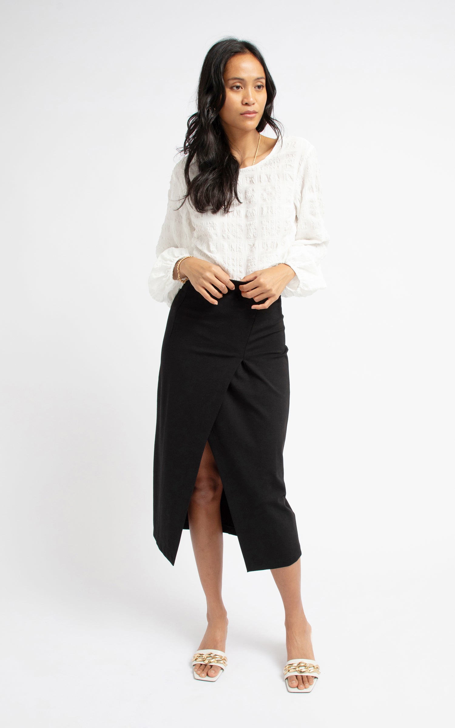 Midi skirt with outlet front split