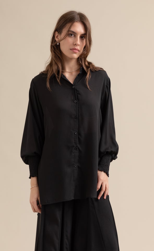 https://www.pagani.co.nz/content/products/shirred-sleeve-longline-shirt-black-main-66671.jpg?width=590&height=960&fit=bounds