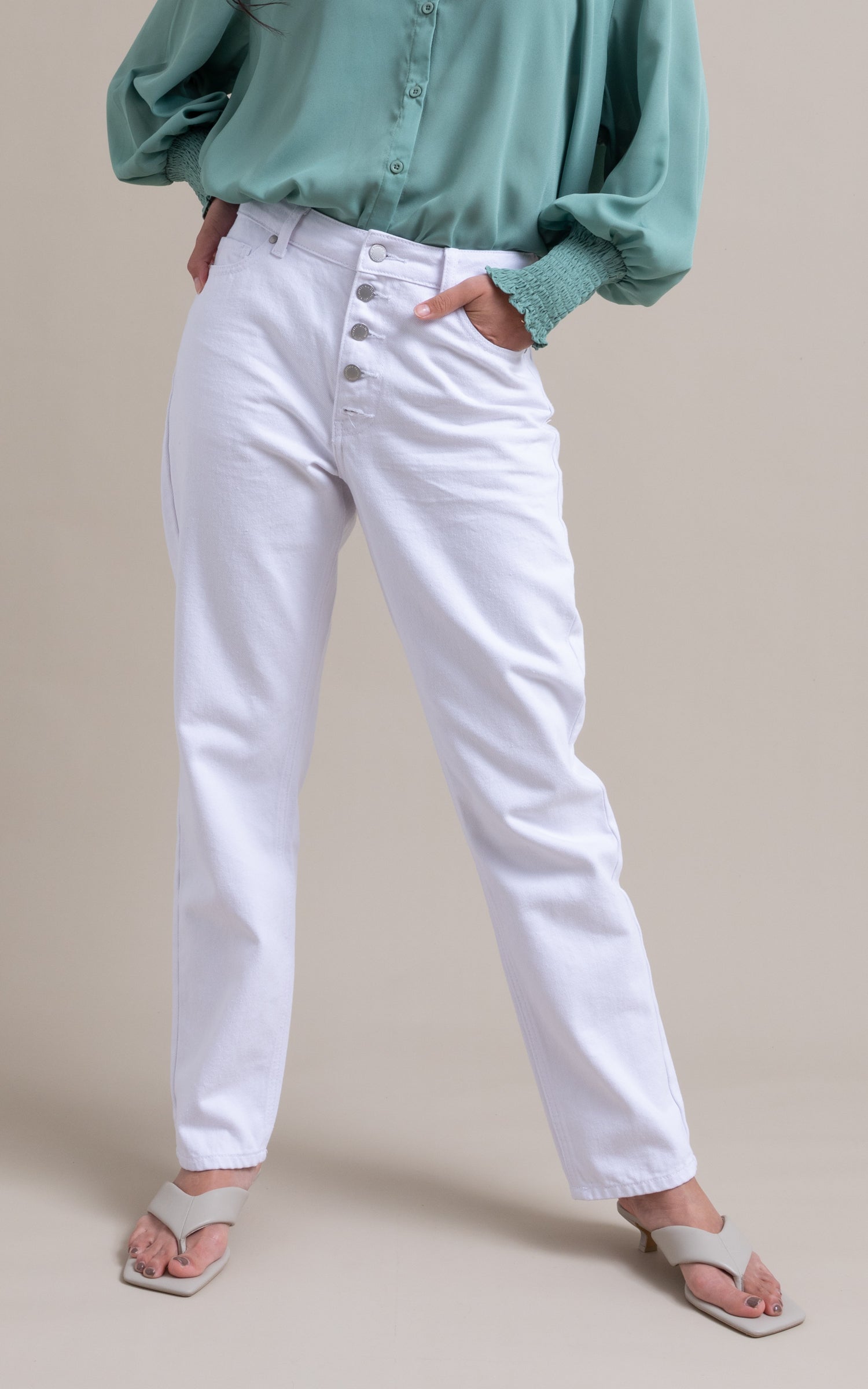 White button 2024 fly jeans